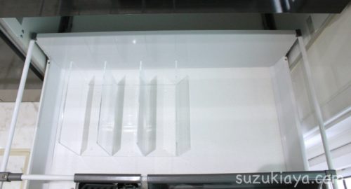 無印のアクリル仕切りスタンドでフライパンと鍋を立てる収納に