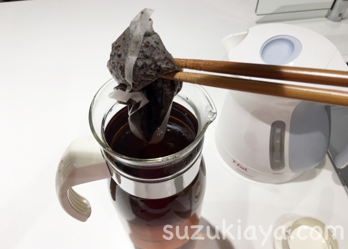 耐熱ガラスのハリオのスリム冷蔵庫ポットでやかんを使わない麦茶の沸かし方