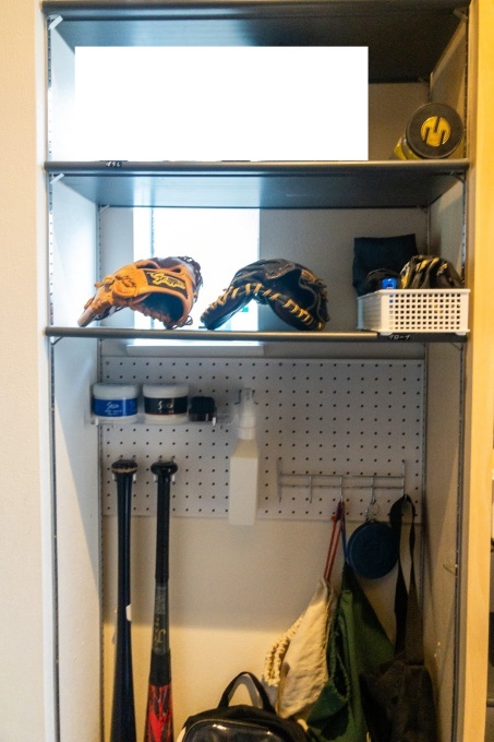 野球道具の収納 玄関のシューズクロークにバットやグローブをまとめて保管 全貌を大公開 Racram ラクラム ラクにゆったり暮らしを楽しむブログ