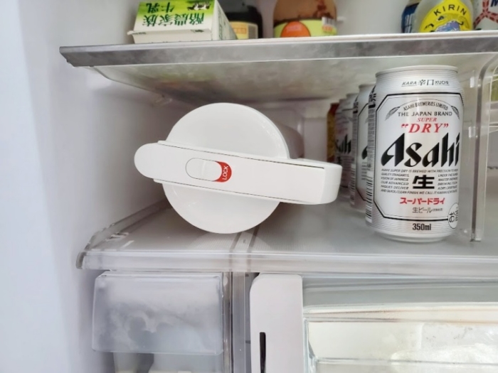 ニトリ「横置きできる茶こし付きワンプッシュ冷水筒2.1L」を冷蔵庫で横置き
