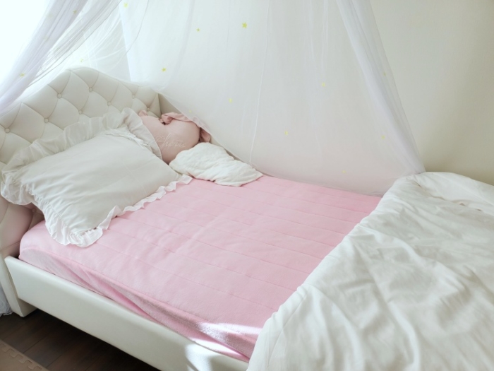 5歳女の子の子供部屋。姫系インテリアのプリンセスシングルベッド