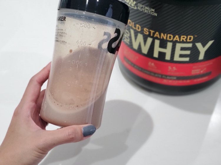 ゴールドスタンダードプロテインレビュー。成分比較と飲み方・飲むタイミング【おうちトレーニング】 Aya blog猫と料理と植物と