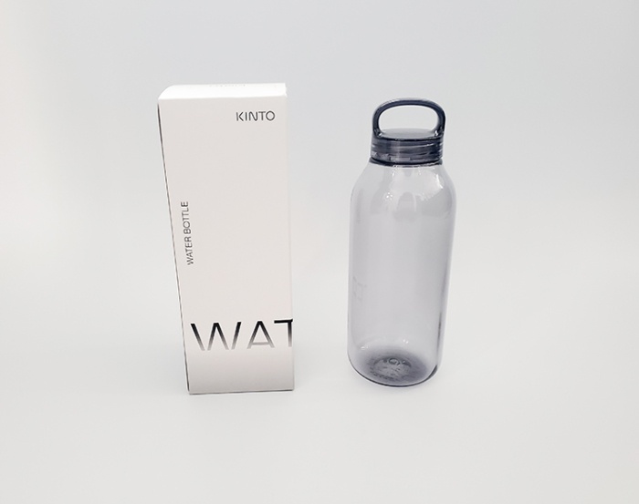 KINTOのウォーターボトル（500ml・スモーク）