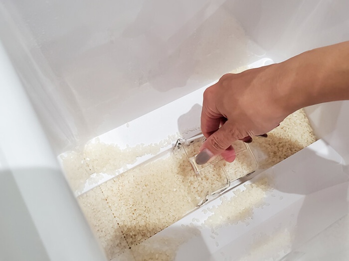 「tower密閉米びつ10kg」は最後までお米をすくいやすい