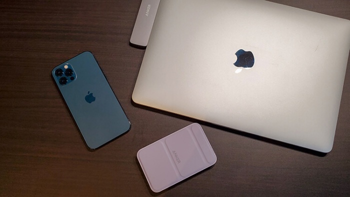 MacBook Pro、iPhone、Anker 622 magnetic battery (MagGo)