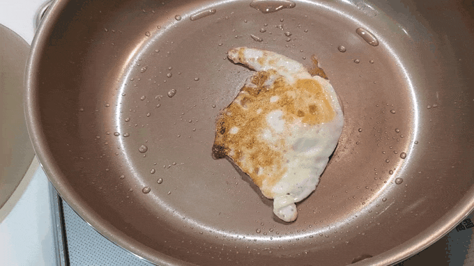 エバークックα（アルファ）のフライパンで焼いた目玉焼き